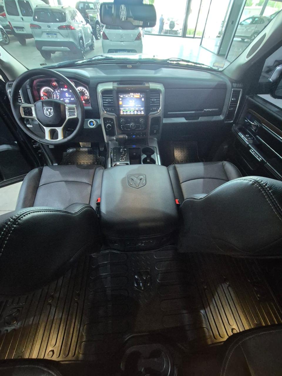 RAM 1500 Laramie 5.7 4x4 C/D - Image 12