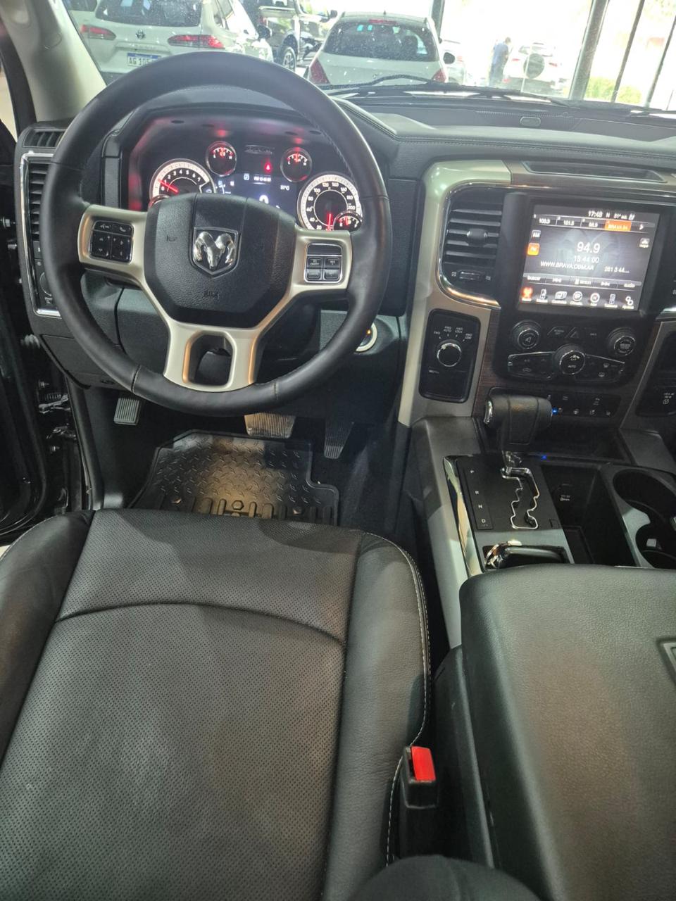 RAM 1500 Laramie 5.7 4x4 C/D - Image 11