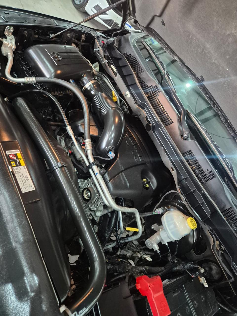 RAM 1500 Laramie 5.7 4x4 C/D - Image 14