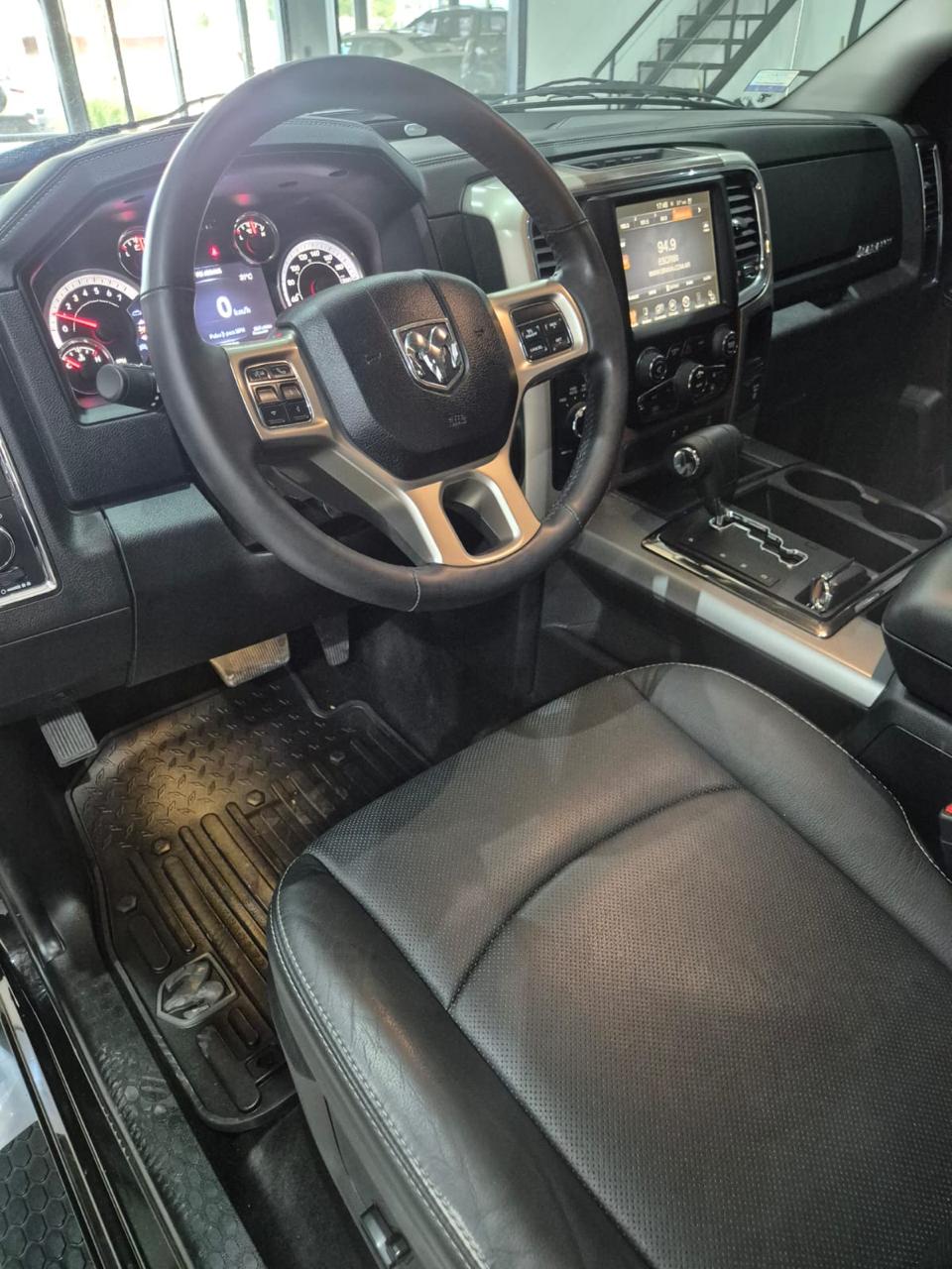 RAM 1500 Laramie 5.7 4x4 C/D - Image 9