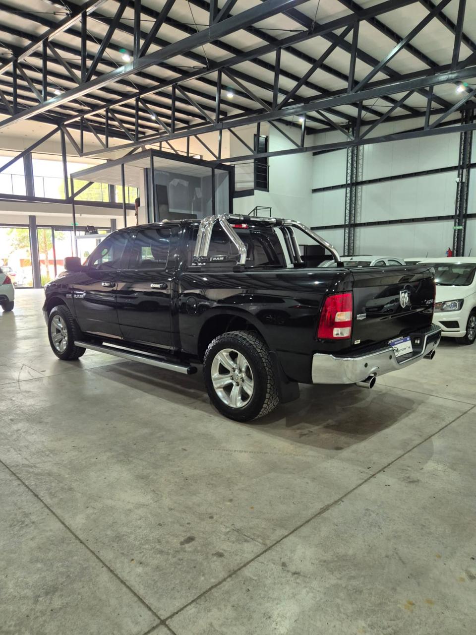 RAM 1500 Laramie 5.7 4x4 C/D - Image 8
