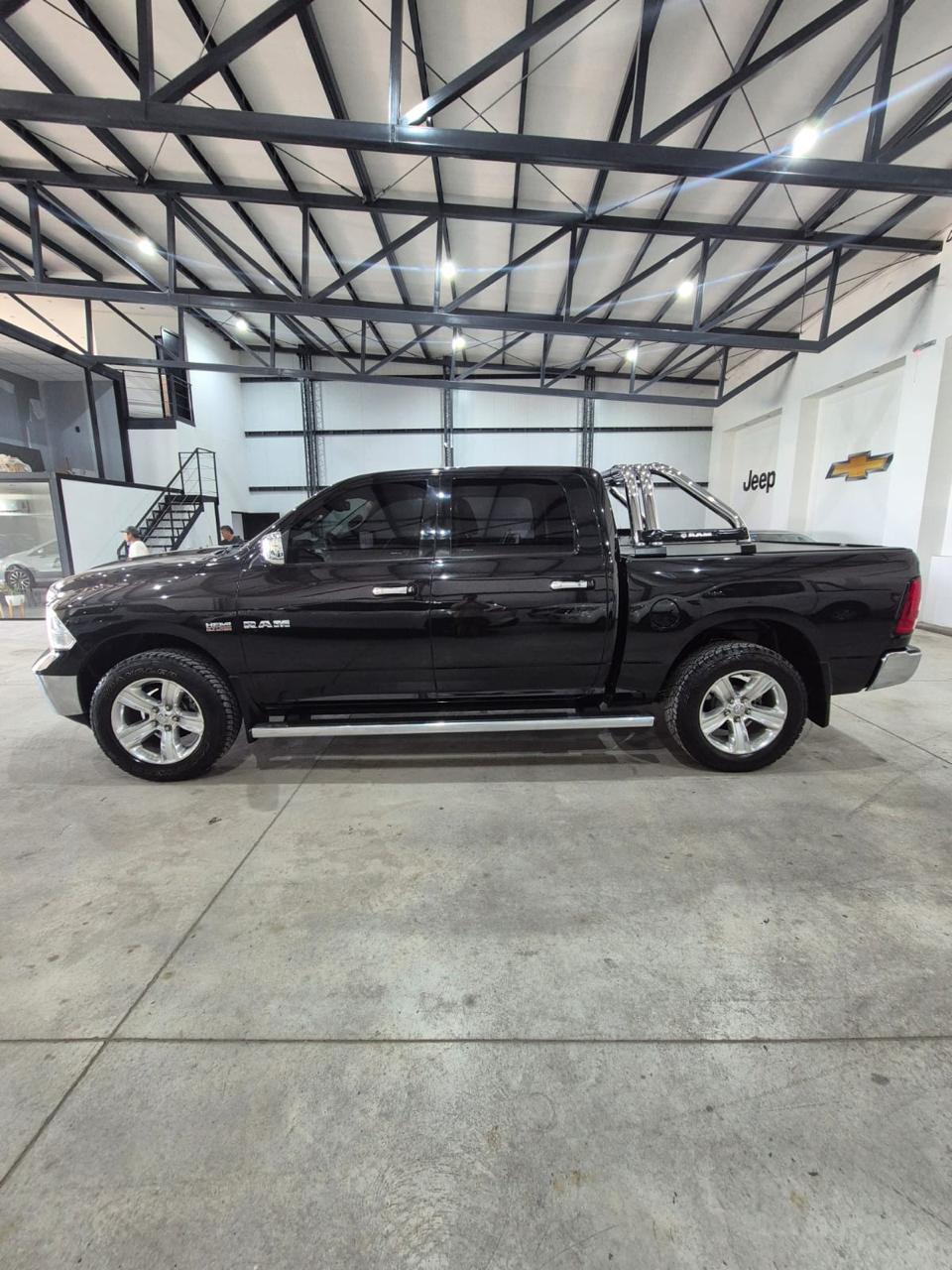 RAM 1500 Laramie 5.7 4x4 C/D - Image 10