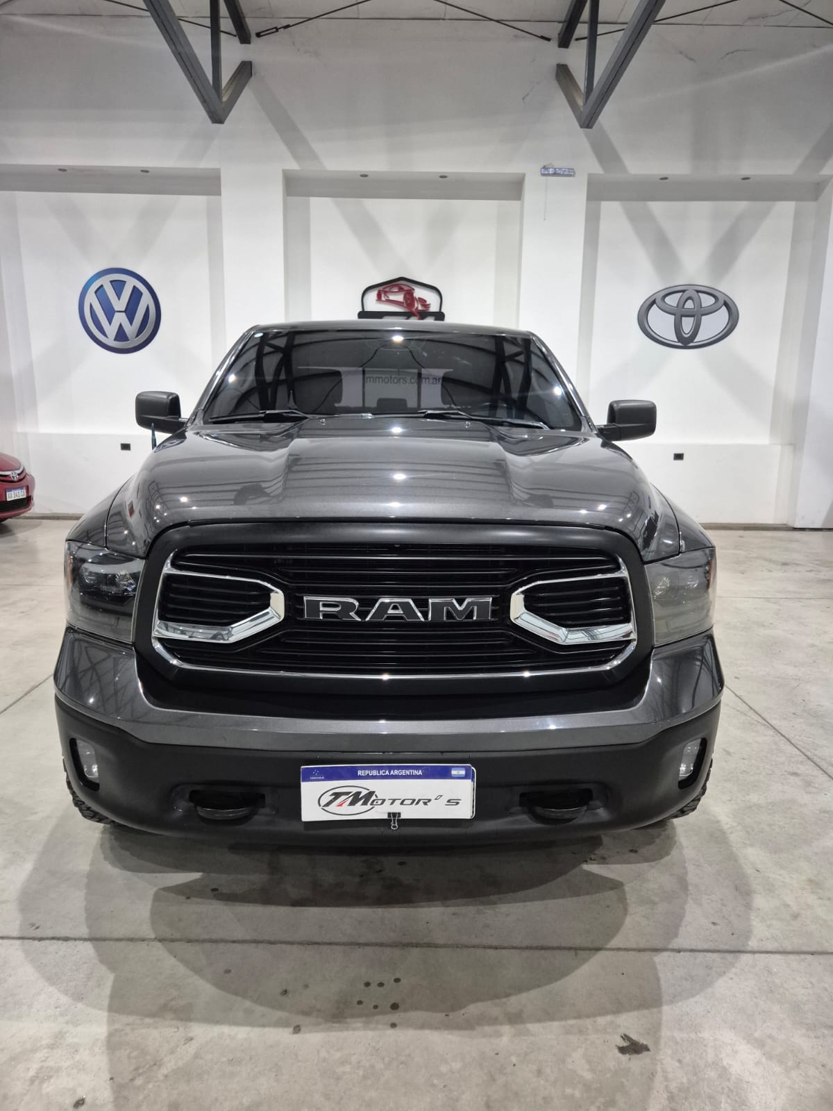 RAM 1500 Laramie 5.7 4x4 C/D - Image 2