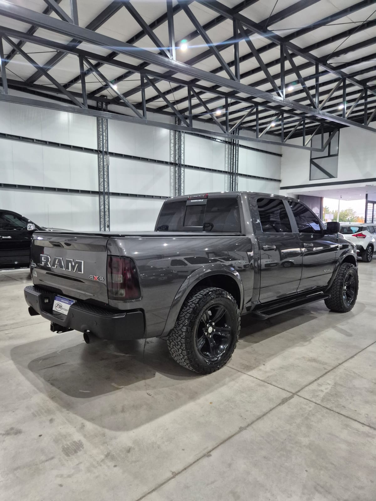 RAM 1500 Laramie 5.7 4x4 C/D - Image 8