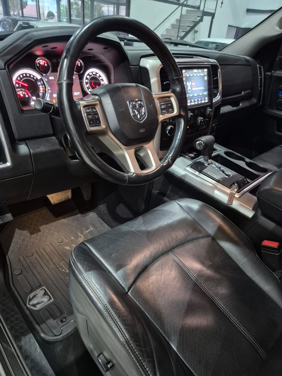 RAM 1500 Laramie 5.7 4x4 C/D - Image 9