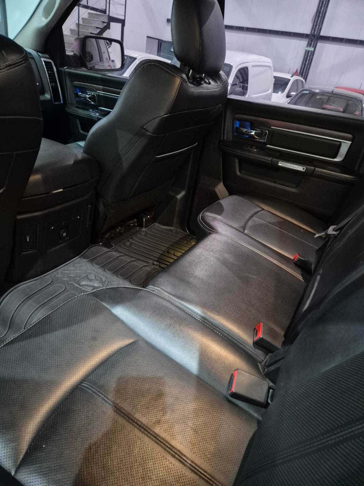 RAM 1500 Laramie 5.7 4x4 C/D - Image 10