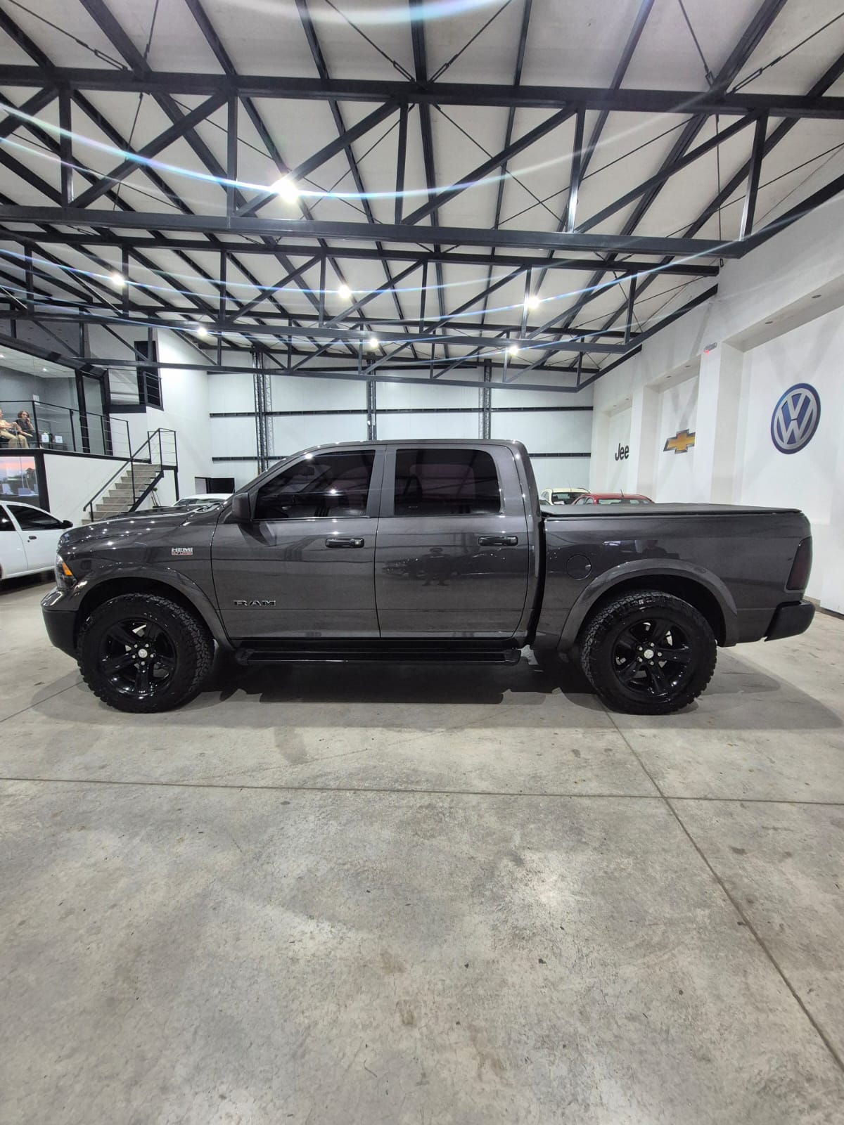 RAM 1500 Laramie 5.7 4x4 C/D - Image 14