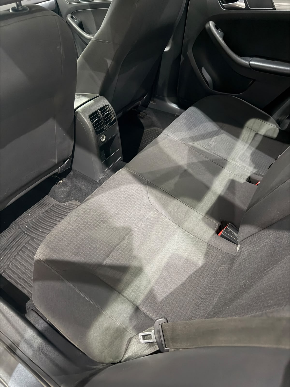 Volkswagen Vento 2.0 8V Advance 115cv (L15) - Imagen 2